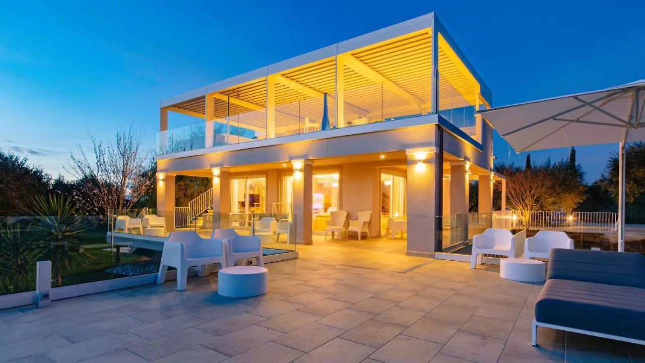 Villa La Perla tra gli Ulivi 12 San Vincenzo 0*,  Italia